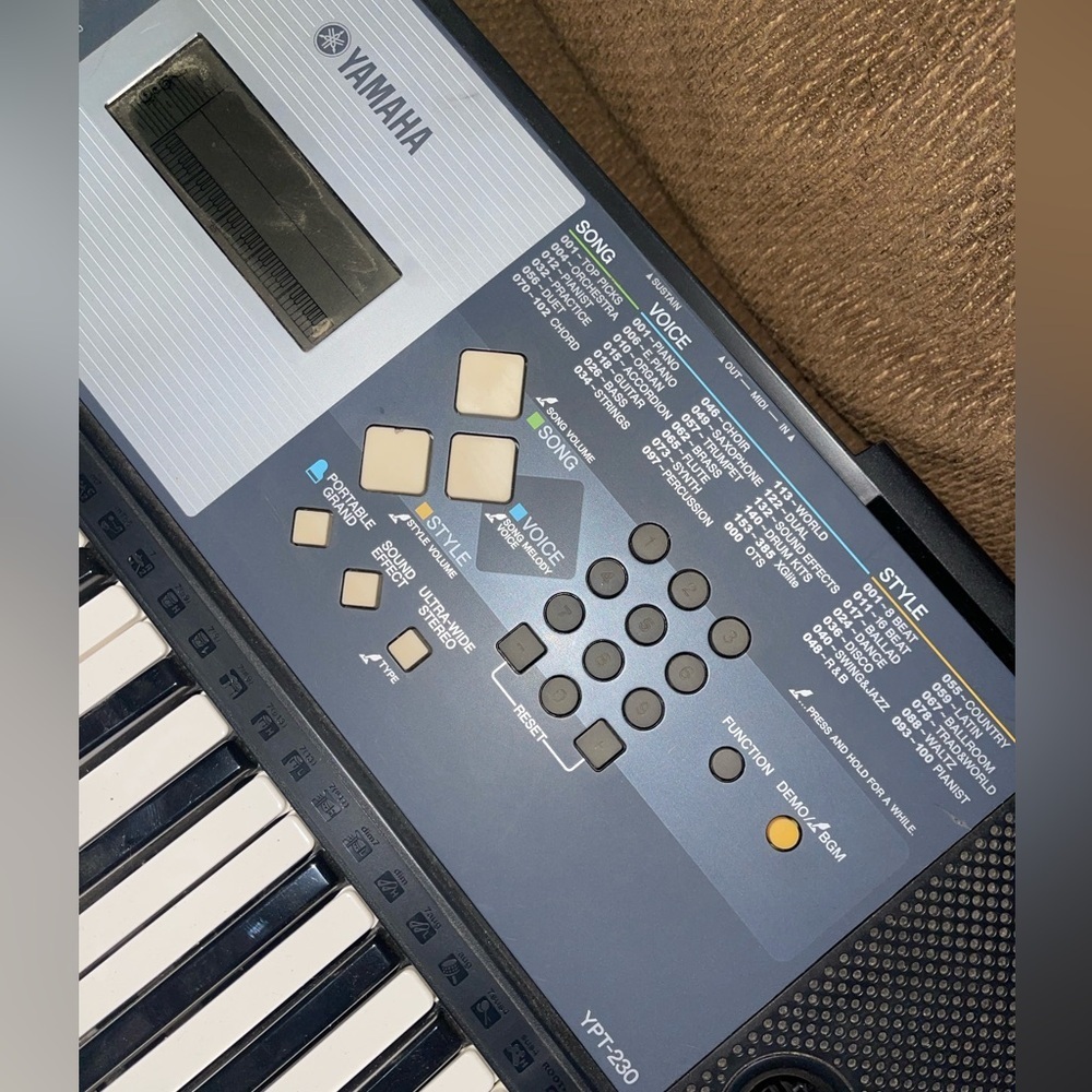Yamaha YPT-230 Keyboard - Picture 3 of 8